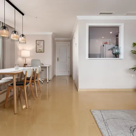 Apartment Good Vibes, Roomy In Prime Location *